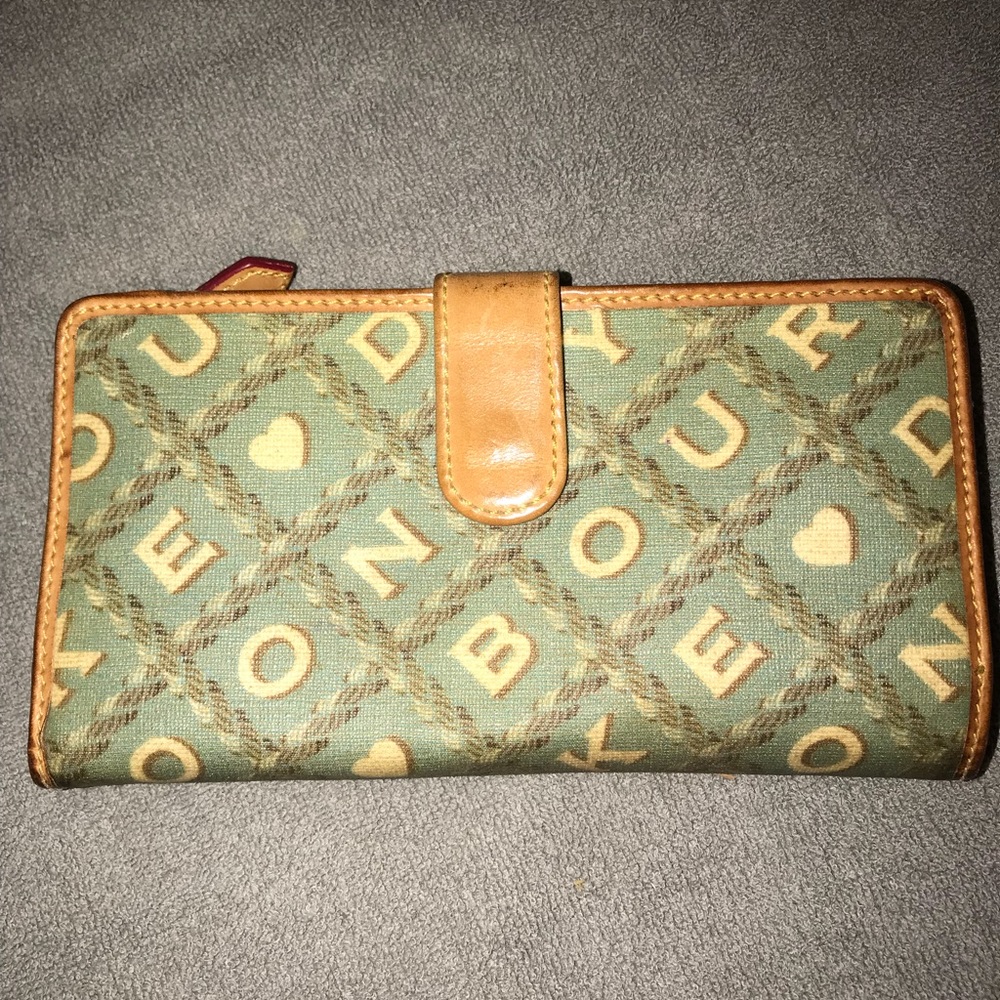 Dooney & Bourke wallet